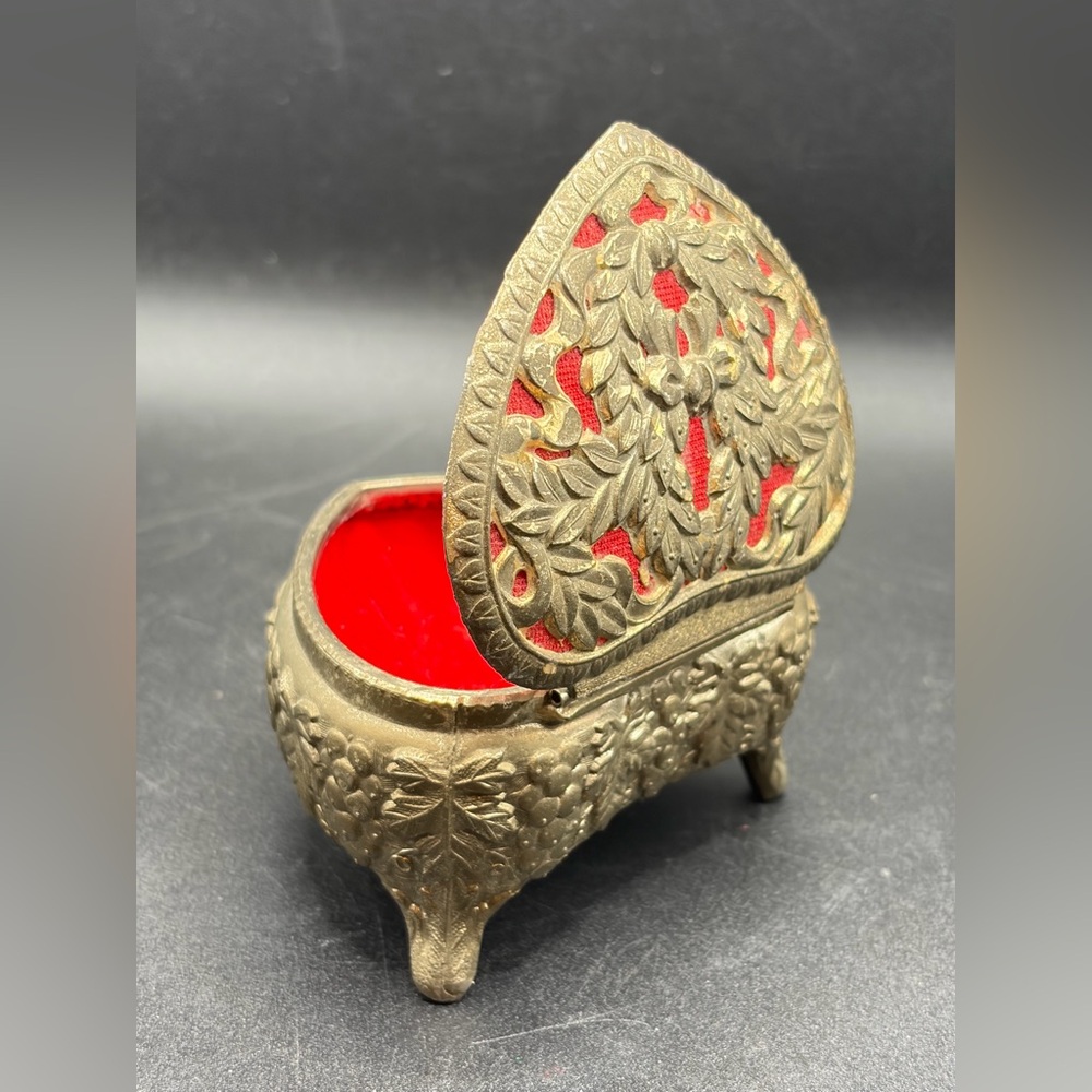 Vintage Embossed Metal Heart Shaped Jewelry Trinket Ring Vanity Box Red Lining